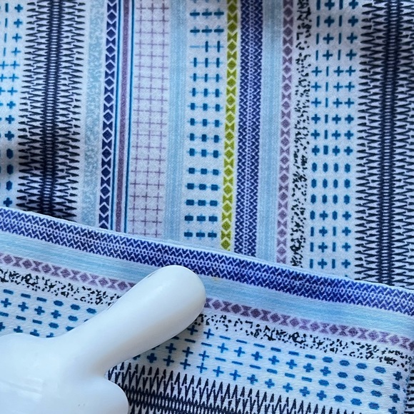 Robert Graham - Classic Fit Button Down Dress Shirt Size Medium - Picture 7 of 9